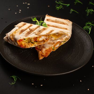 Шаурма с креветкой минив Oji по цене 330 ₽