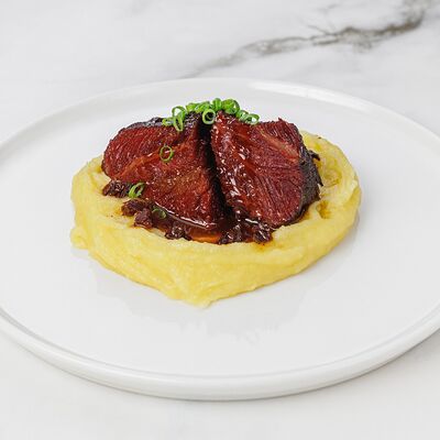 Томленые щёчки, картофельное пюре в Реснота по цене 1250 ₽