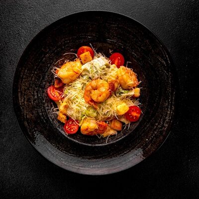 Цезарь с креветками в Сhef Арбат по цене 1350 ₽