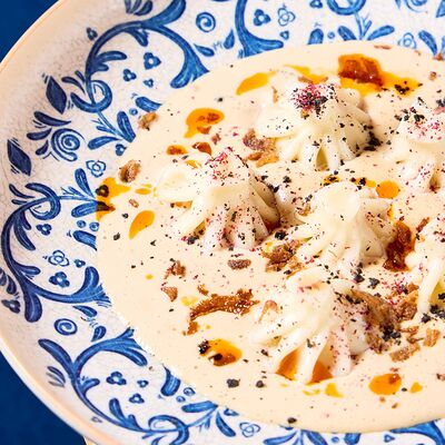 Хинкалиоли с белыми грибами и соусом из карамельного лука в NANA Pirveli по цене 635 ₽