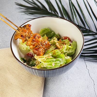 Салат с цыплёнком Гриль New в Эбби Noodles & Sushi Bar по цене 390