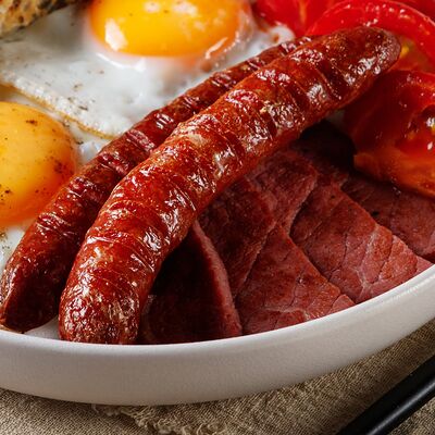 Колбаска говяжья халяль (1 шт) в Kristof Coffee and Kitchen по цене 150 ₽