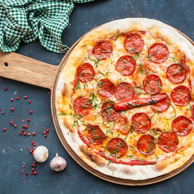 Пицца Пепперони в Zest Coffee & Wine по цене 550 ₽