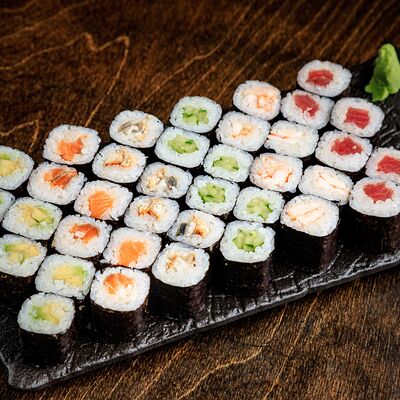 Сет Макси-мини в Суши & Саке Izakaya Bar по цене 2187 ₽