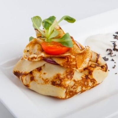 Блинный мешочек с нежным филе индейки и картофелем в Максимилианс по цене 210 ₽