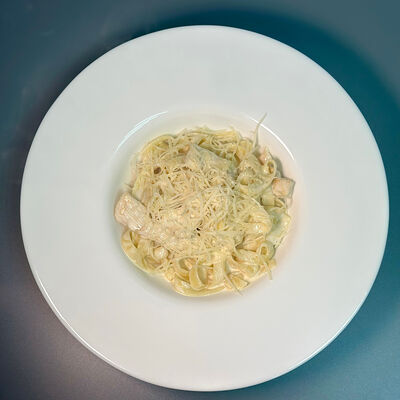 Феттучини с куриной грудкой в Парнас по цене 480 ₽