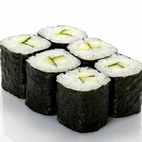 Ролл с огурцом и Филадельфией в Бандзай sushi