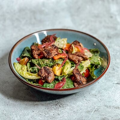 Теплый салат с куриной печенью в Butcher по цене 680 ₽