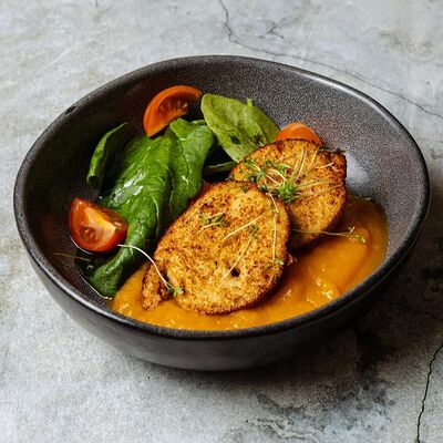 Суфле индейки с тыквенным кремом и овощным салатом в Moloko по цене 580