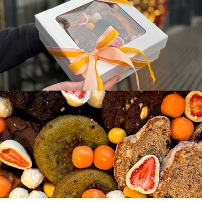 Новогодний бокс М в Сельдерей по цене 3500 ₽