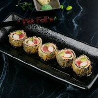 Ролл в темпуре с лососем в Баклажан в ТЦ 