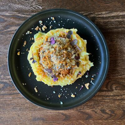 Фрикадельки с пюре и грибным соусомв Бекки бар по цене 520 ₽