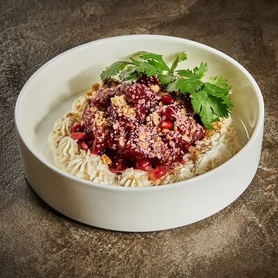 Запеченная свекла в соусе чили с сырным муссом в Гранат по цене 490 ₽