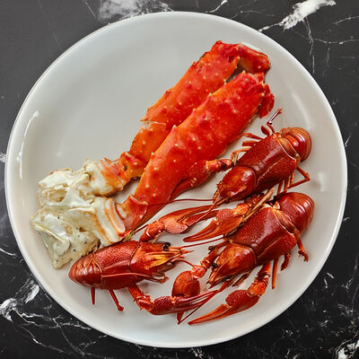 Конечности камчатского краба и раки Волжские в Вкусноморье по цене 4500 ₽