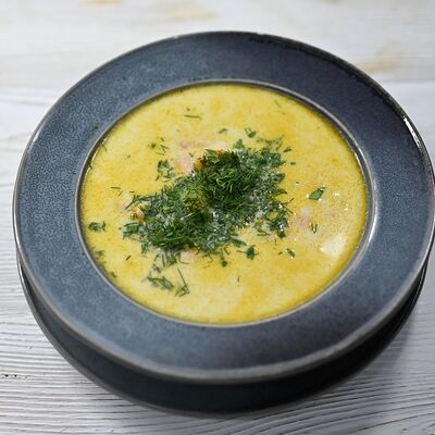 Сливочная уха с судаком, лососем и креветками в Bucho по цене 660 ₽