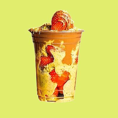 Клубника в дубайском шоколаде в ATAMI по цене 1500 ₽