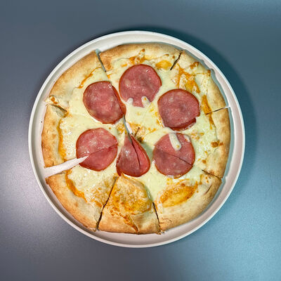 Пицца Незнайка с ветчиной в Парнас по цене 240 ₽