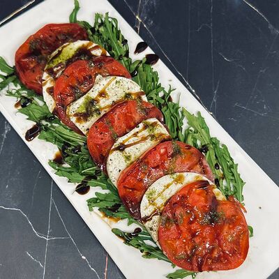 Салат Капрезе в Кафе сон у моря по цене 450 ₽