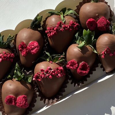 Клубничная радостьв Shik berry по цене 2230 ₽