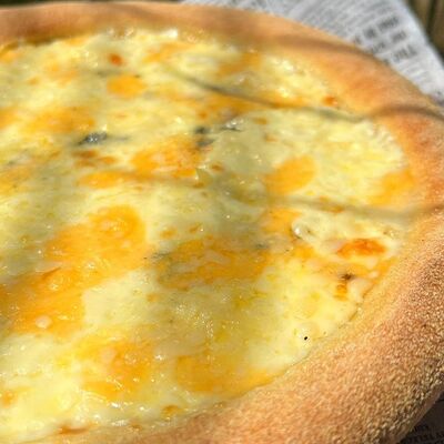 Четыре сыра в Чёрноморская пицца по цене 530 ₽