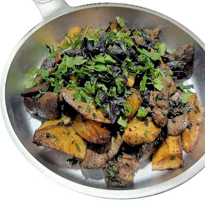 Куриная печень с картофелем в Камелот по цене 510 ₽