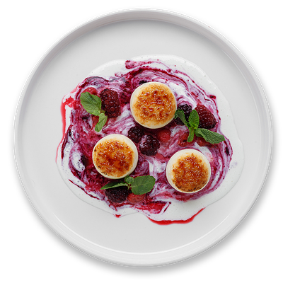 Сырники со сливочным кремом и ягодами в Питькофе Джаз по цене 469 ₽