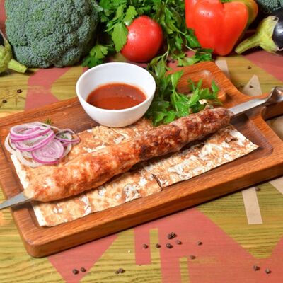 Люля-кебаб из телятины и индейки с соусом сацебели в АйДаБаран по цене 750 ₽