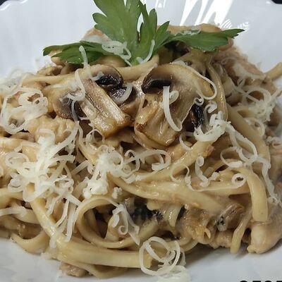 Паста с курицей и грибами в Суши Мань по цене 400 ₽