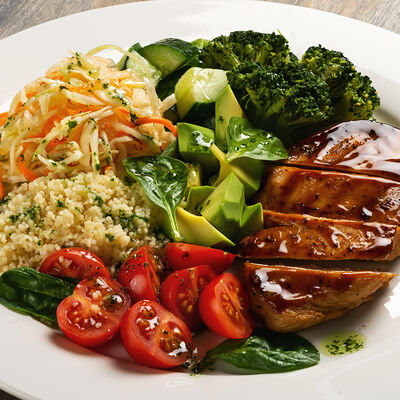 Куриное филе с кускусом и овощами в Дача по цене 830 ₽