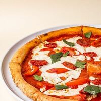 Пицца Маргарита с маскарпоне в Трай