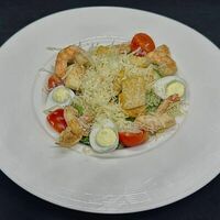 Салат цезарь с креветкамив Кафе сон у моря