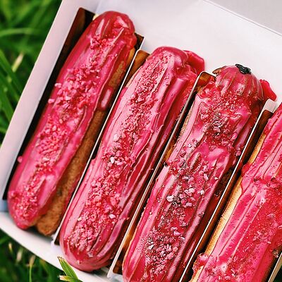 Эклер малиновый в Кондитерская Эклер по цене 364 ₽