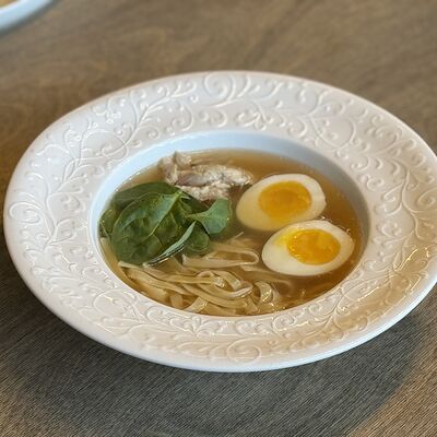 Куриный бульон с домашней лапшой в Fllore cafe по цене 429 ₽