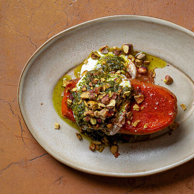 Печеный батат, апельсин, херб-соус, йогурт, фисташки в Maya по цене 890 ₽