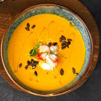 Тыквенный крем-суп с крабом в Mojo