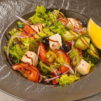 Греческий салат в Stories по цене 459 ₽