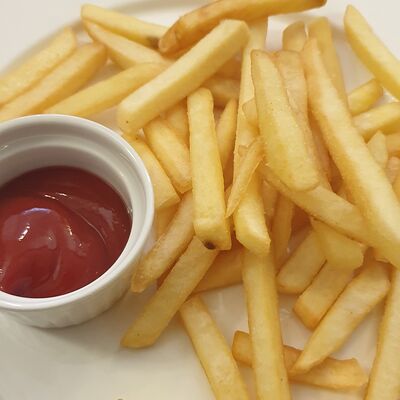 Картофель фри с кетчупом в Траттория Semplice по цене 380 ₽