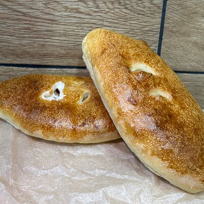 Осетинский курица и сыр в Суши-бар Сакура по цене 150 ₽