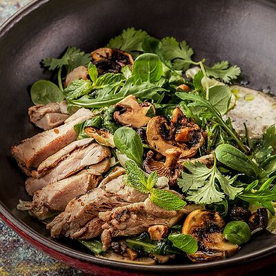 Салат с индейкой гриль в Ваще Огонь по цене 590 ₽