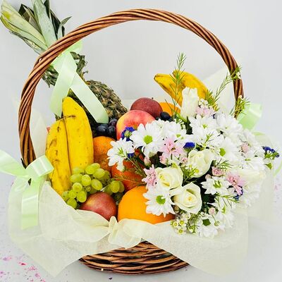 Корзина с цветами и фруктами в Дарите красиво по цене 14390 ₽