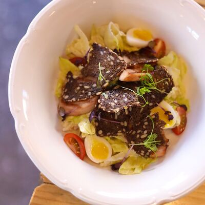 Цезарь с куриной грудкой гриль от шефа в Тарелочки по цене 690 ₽