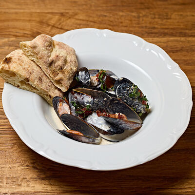 Мидии в соусе Пармезан в Кафе Итальянцы по цене 930 ₽