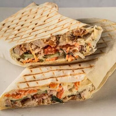 Шаурма с курицей в Уголок вкуса по цене 460 ₽