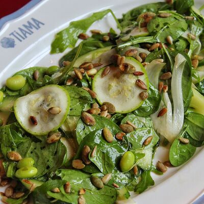 Сезонный зеленый салатв TiAMA по цене 790 ₽