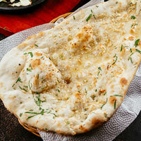 Гарлик Наан в Ночь, улица, фонарь