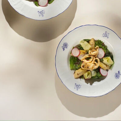 Салат с хрустящим кальмаром и артишоками в Тепло по цене 900 ₽