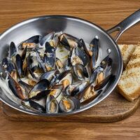 Мидии на сковородке в соусе сливочный трюфель в Клёво