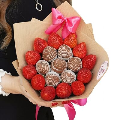 Букет из клубники, молочная классика S в Клубника в шоколаде VeryBerryLab по цене 4690 ₽