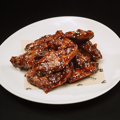 Куриные крылья BBQ M в Harats Pub по цене 978 ₽