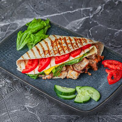 Сэндвич с курицей в Kaif Шаурма по цене 250 ₽